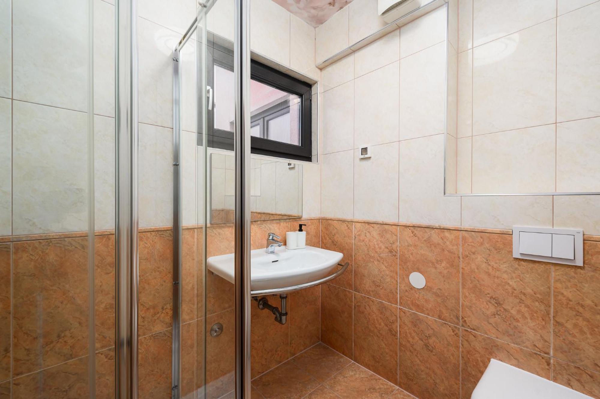 Rotonda Inn Novigrad Новиград Екстериор снимка