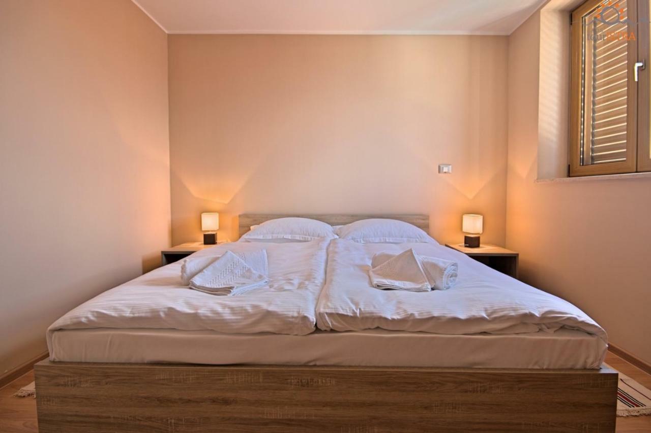 Rotonda Inn Novigrad Новиград Екстериор снимка
