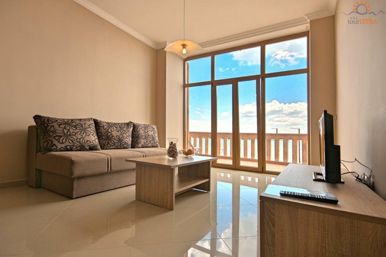 Rotonda Inn Novigrad Новиград Екстериор снимка