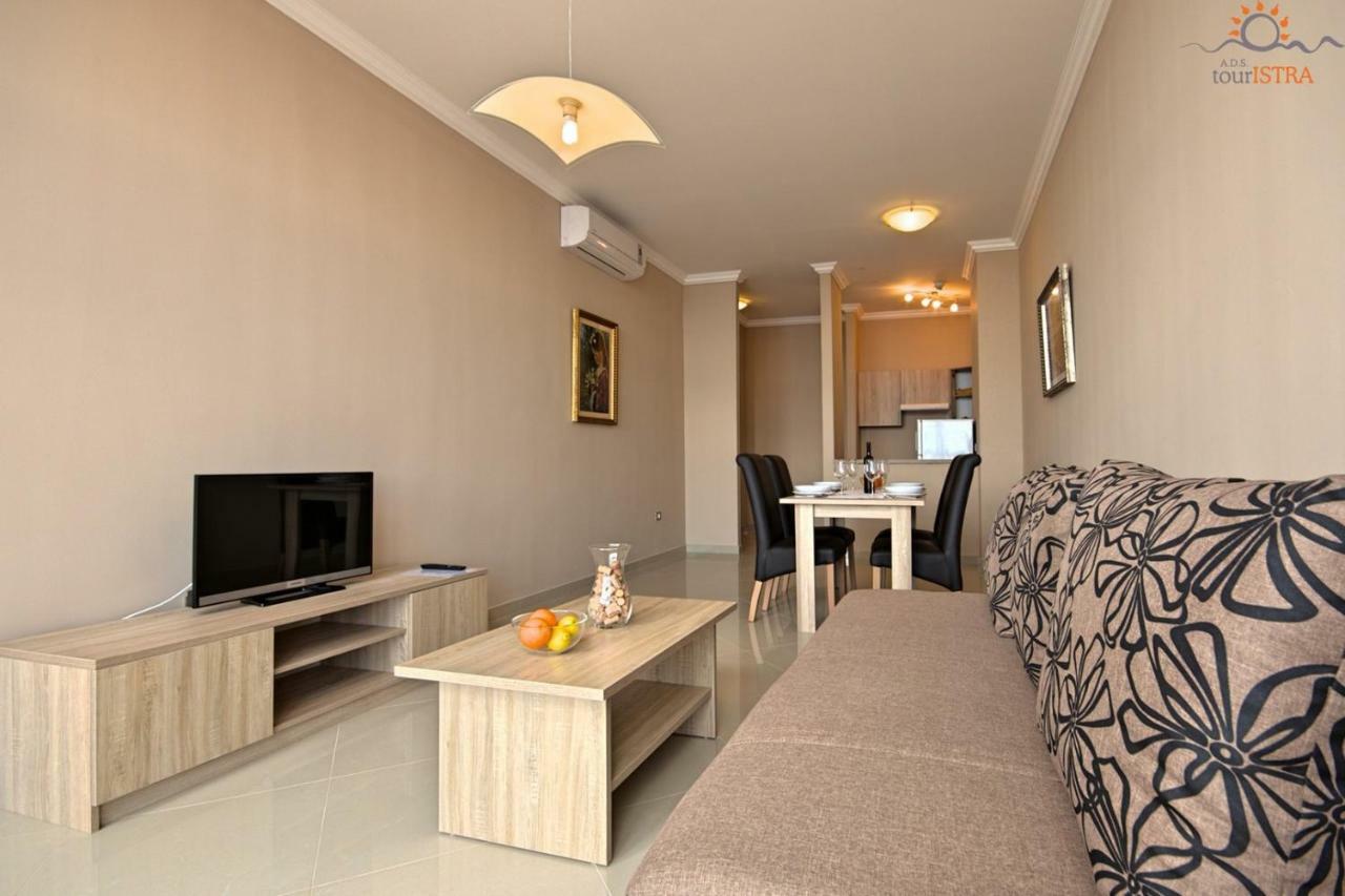Rotonda Inn Novigrad Новиград Екстериор снимка