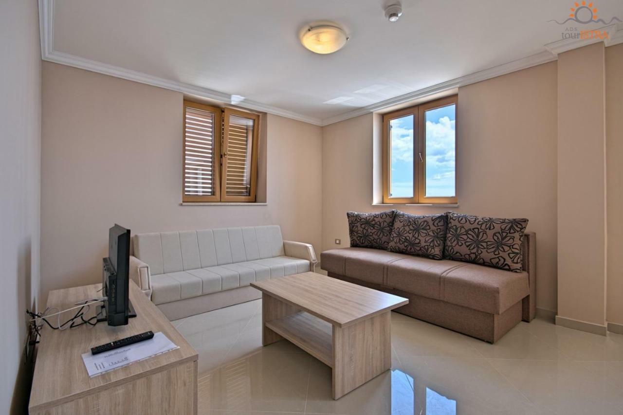 Rotonda Inn Novigrad Новиград Екстериор снимка