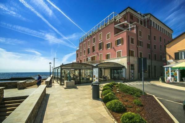 Rotonda Inn Novigrad Новиград Екстериор снимка