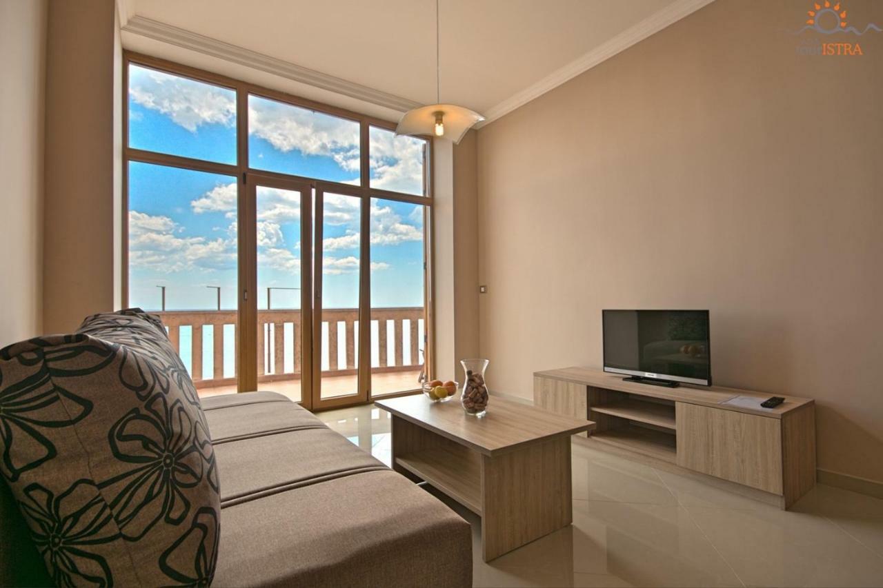 Rotonda Inn Novigrad Новиград Екстериор снимка