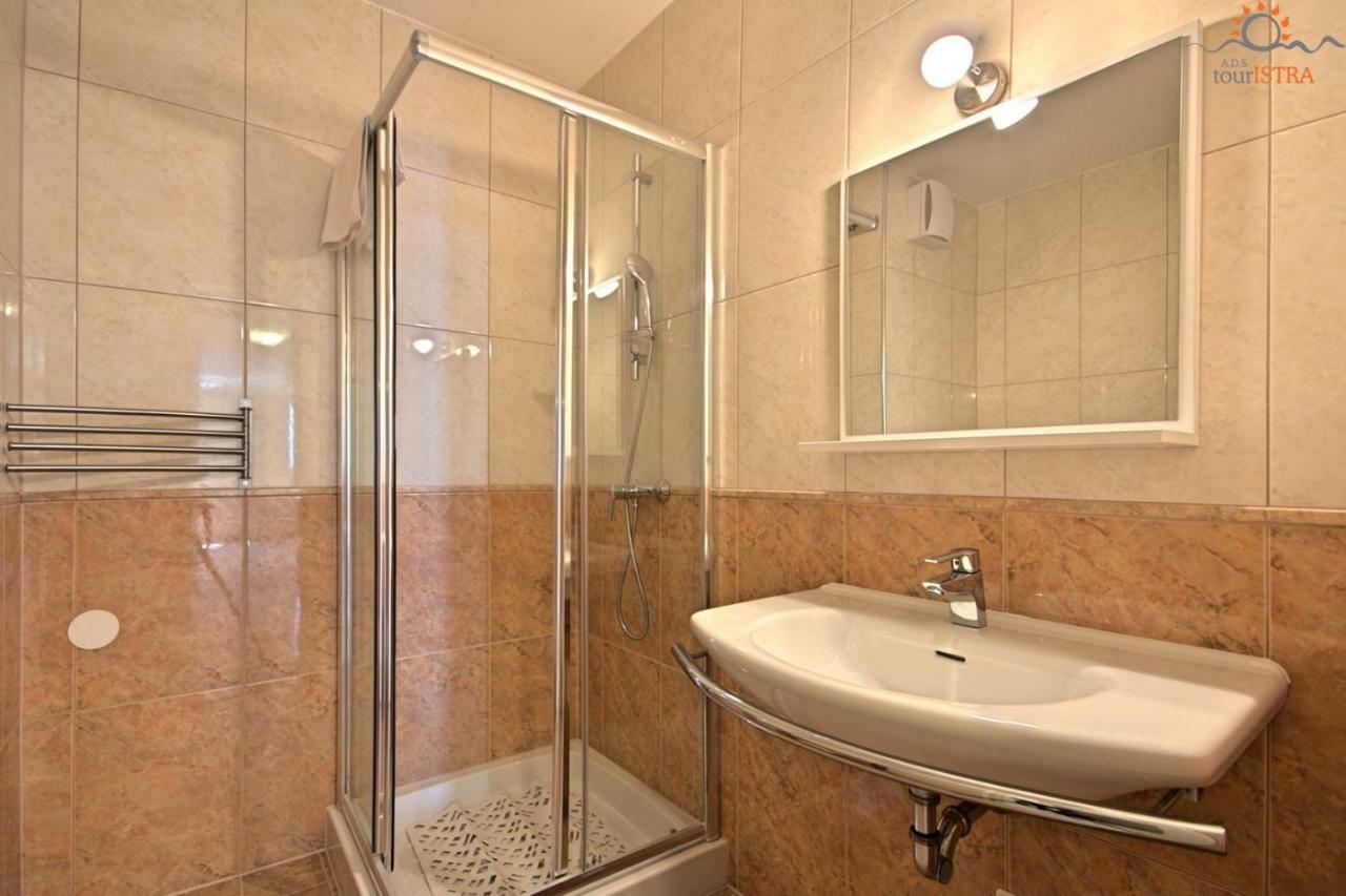 Rotonda Inn Novigrad Новиград Екстериор снимка