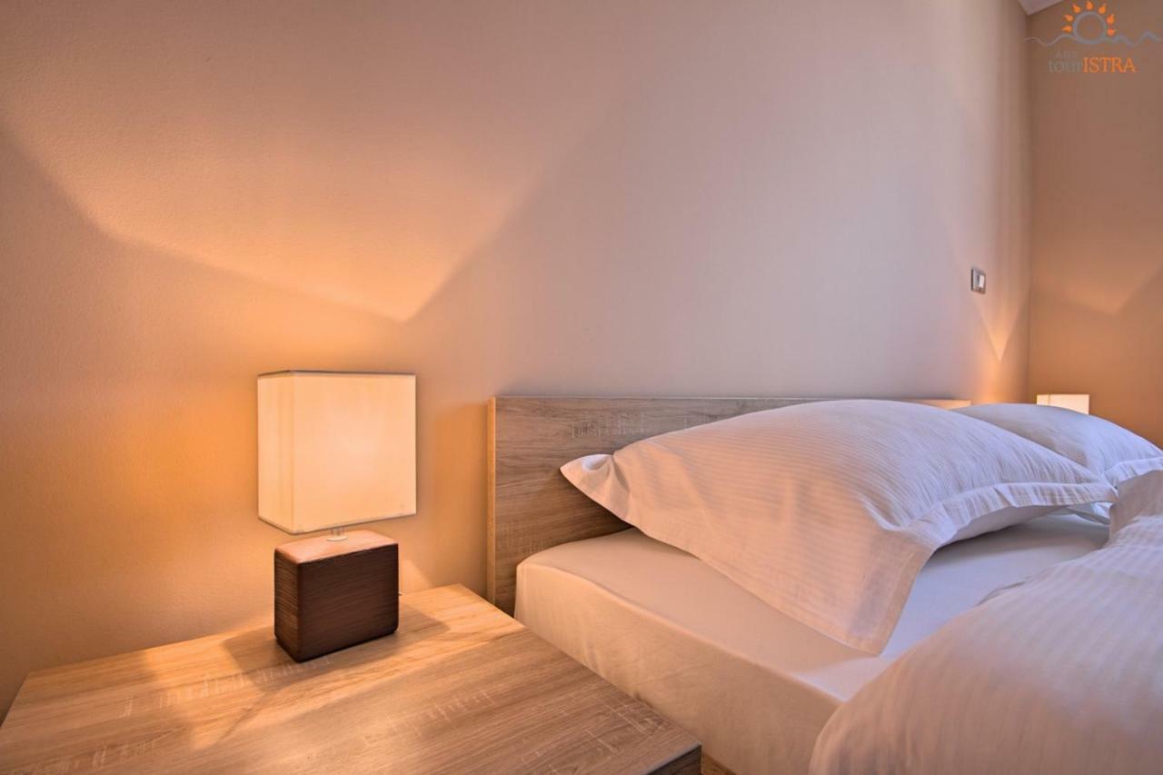 Rotonda Inn Novigrad Новиград Екстериор снимка